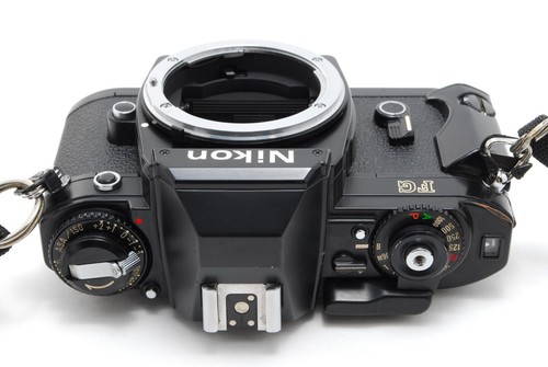 Neuwertige Nikon FG schwarz analoge Spiegelreflexkamera 35 mm F Mount Programm AE / Handbuch - Bild 5 von 8