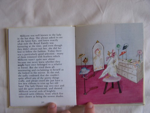 Rae Knight COPPLESTONE COOMBE - LUCY RUNS OUT OF WOOL Hardback 1st Ed VERY RARE - Picture 8 of 9
