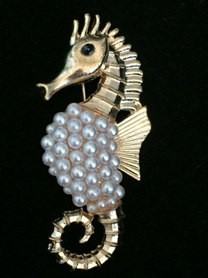 Seahorse pin Beach wedding Gift for her Colorful pin Fashion seahorse brooch Beach pin Nautical jewelry Nautical brooch