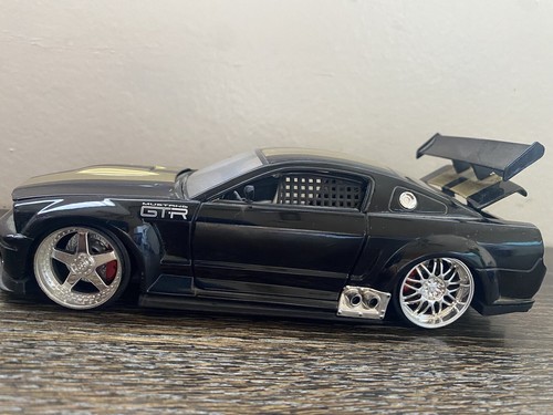 Jada DUB CITY Kustoms Mustang GT-R Concept 1/24 Black Gold Spoiler Wing Custom - Picture 5 of 10