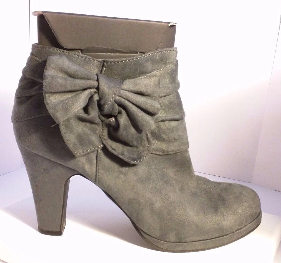 Rampage™ Gray Suede Ankle Boot Bow Zipper Inside Padding Round Toe High Heel 7.5 - Image 4 of 4