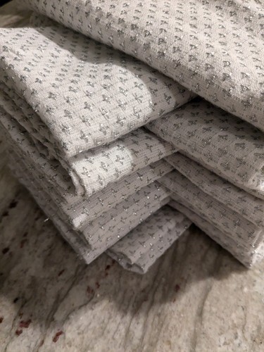 Rachel Ashwell NWOT Cloth Napkins 12 Pcs White Silver Metallic Thread New Year - Picture 3 of 10