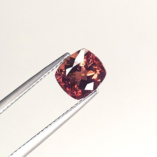 1.92 carats PURPLISH PINK TOURMALINE 8x7 MM. CUSHION LOOSE GEMSTONE - Picture 1 of 4