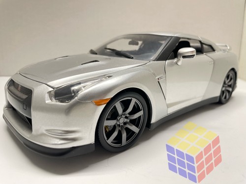 Coche deportivo nipón de Brian´s Nissan GT-R (R35) Fast & Furious 7 -Escala 1/18 - Imagen 4 de 17