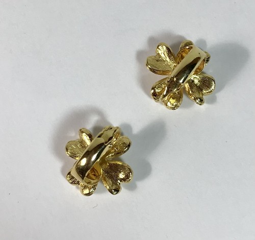 Kranz Brosche und Ohrring Set floral goldfarben und Emaille Anstecknadel Clip auf Hartriegel - Bild 8 von 9