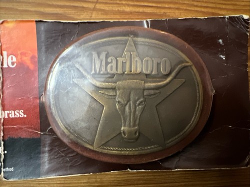 Hebilla de cinturón vintage de latón macizo Marlboro Longhorn - Imagen 2 de 2