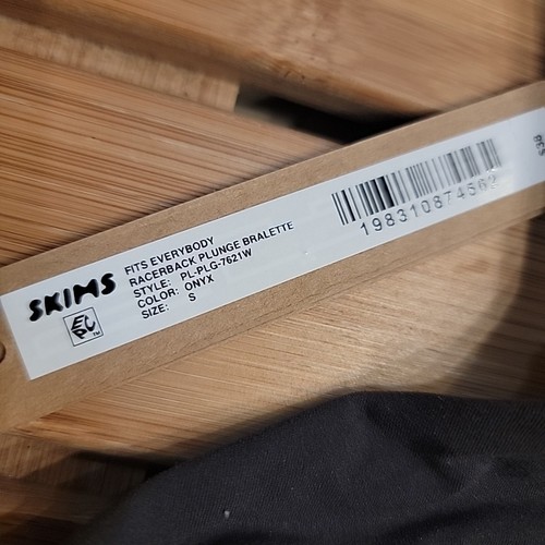 NEU MIT ETIKETT SKIMS FITS EVERYONE RACERBACK PLUNGE BRALETTE Onyx Größe SMALL - Bild 3 von 5