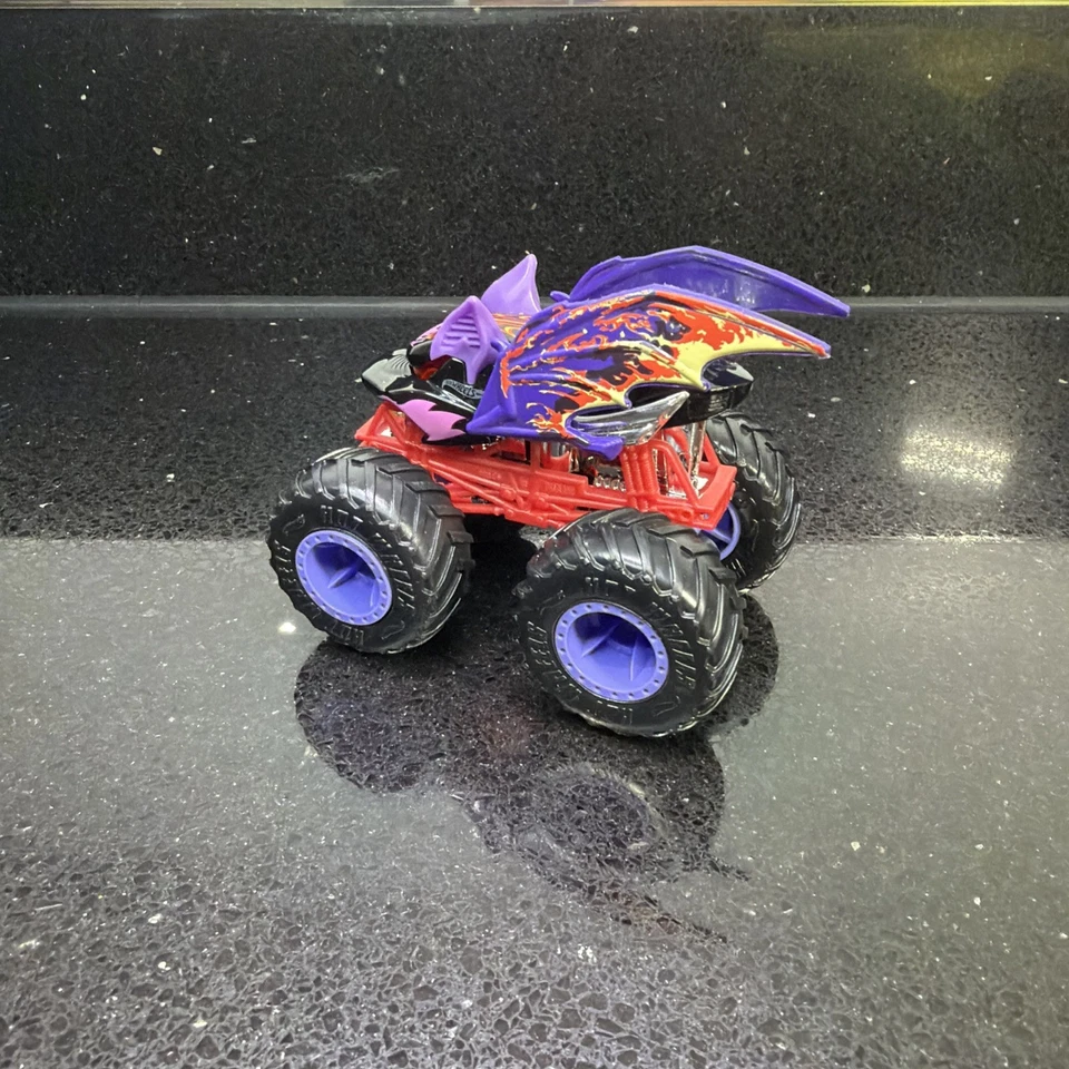 Hot Wheels Monster Trucks Battitude Beast Bashers 1:64 Diecast 2022 Foto 3 de 4