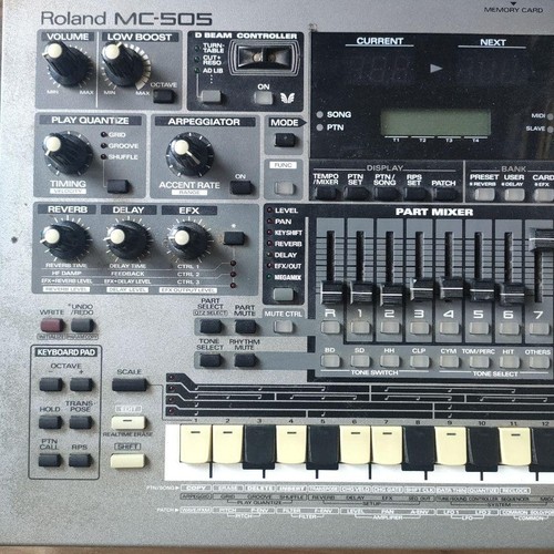 Roland MC-505 Groovebox Rhythm Machine Sequencer Mixer Campionatore Musicale JUNK - Foto 2 di 10