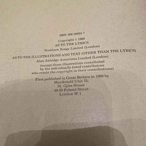 The Beatles Illustrated Lyrics Book First Edition 1969 Edition By Alan Aldridge - Picture 3 of 4