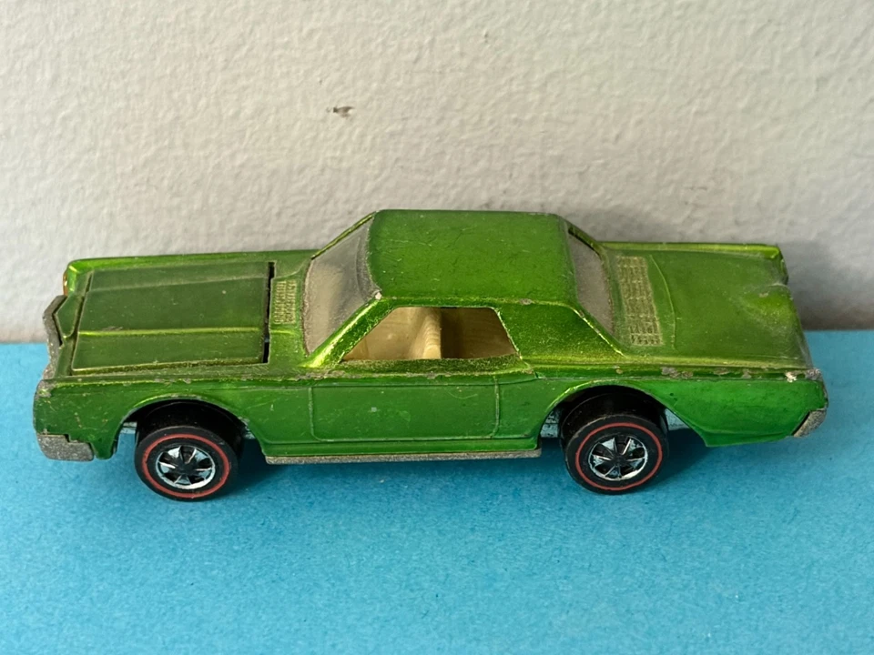 Hot Wheels Redline 1968 verde claro US Custom Continental Mark III US blanco int Foto 2 de 4