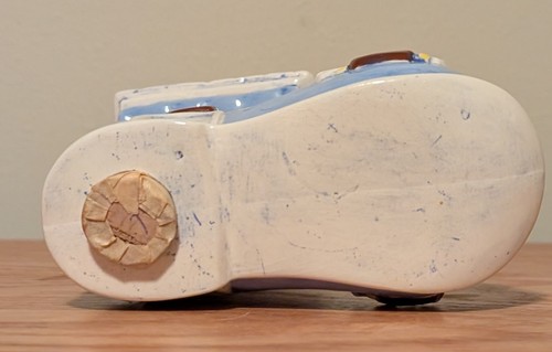 Skurrile Keramik Schuhhaus Bank - Bild 6 von 6