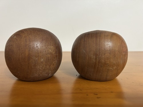 Vintage Teak Wood Salt And Pepper Shaker Set Made In Thailand - Picture 2 of 4