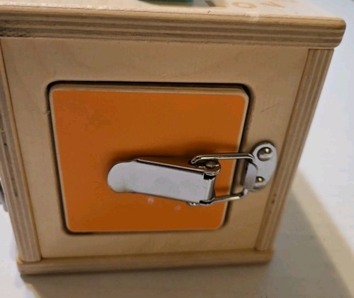 Lovevery Holzschloss Kastenriegel "The Realist" 19-21 Monate Hand-Auge Montessori - Bild 5 von 6