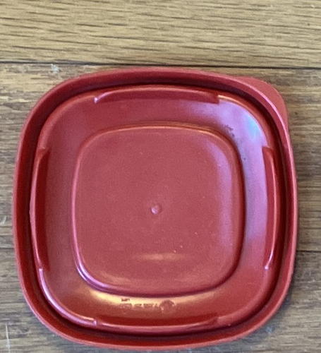 Lot of 3 Rubbermaid Easy Find #7J58 Red Replacement Lids 4.5" - Picture 3 of 3