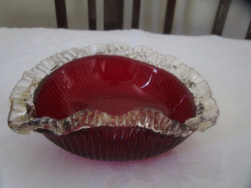 BEAUTIFUL ANTIQUE RUBY RED GLASS BOWL CLEAR WITH FRILLED AVVENTURINA FRINGE - Picture 5 of 12