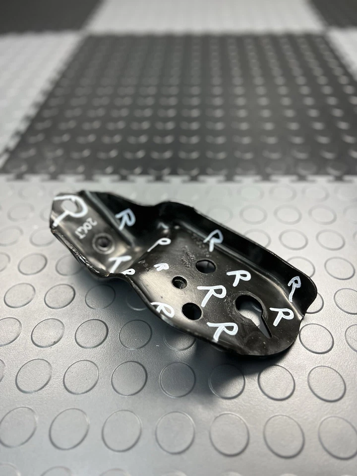 2017-2021 FORD MUSTANG GT FRONT RIGHT SIDE SUBFRAME SUPPORT MOUNT BRACKET OEM - Image 4 of 4