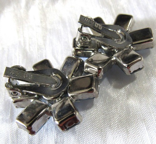 Vintage Signed WEISS Icey Blue Rhinestones Clip on Earrings Silver Tone - Picture 7 of 8