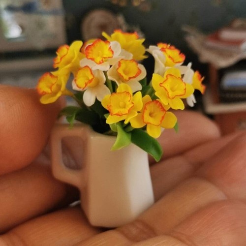 5 Miniatur Puppenhaus gelb weiß Narzisse Ton Blumen Basteln Puppenhaus - Bild 2 von 6