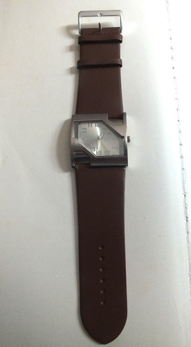 A Very Nice Ladies AVON Silver Quartz Wristwatch - 2 Piece Brown Leather Strap - Picture 3 of 3