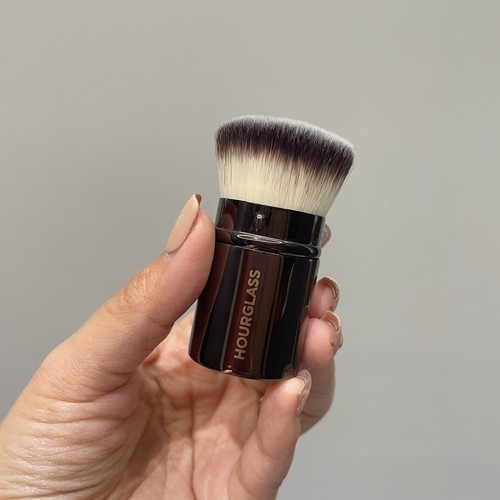 HOURGLASS Retractable Kabuki Brush -Blush Cream Bronzer Powder New in box - Picture 4 of 7