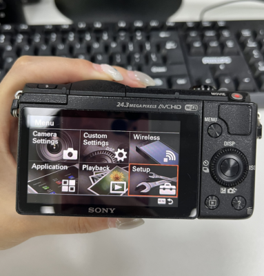 Sony Alpha a5100 Mirrorless w/ E 16-50mm Lens 24MP Camera English