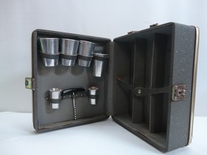 Vintage-American-Tourister-Mid-Century-Portable-Bar