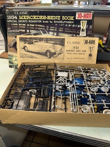 Jo-Han Classic 1934 Mercedes-Benz 500K Special Sports Roadster 1:25 Model Kit - Picture 6 of 7