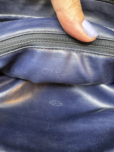 Authentic Vintage Chanel Navy Blue / Black Leather Shoulder Bag - Picture 9 of 12