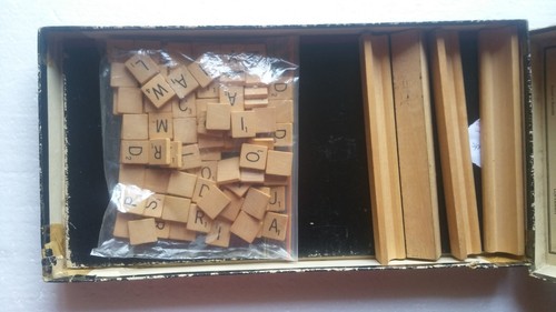 Vintage Scrabble game wooden racks WOODEN tiles complete box worn #D.13 - Picture 2 of 12