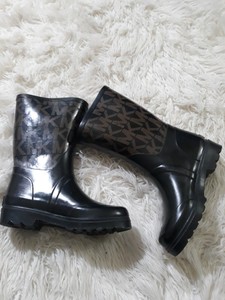 michael kors logo mid rain boots