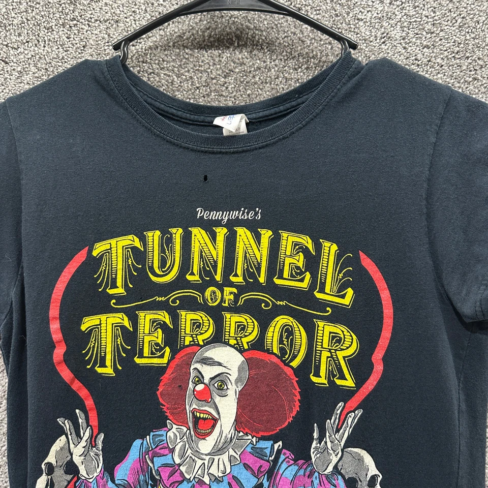 IT Pennywise 小丑图形娃娃 T 恤女式小号 Gildan Stephen King — 第 3/4 张图片