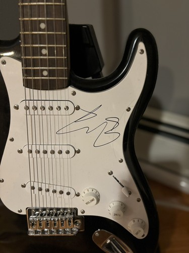 Guitarra eléctrica personalizada autografiada por Ed Sheeran con certificado de autenticidad - Imagen 2 de 4