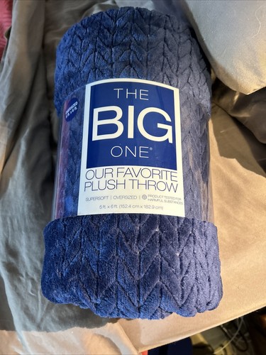 The Big One Plush Throw Blanket Navy Blue Textured Pattern Super Soft 60 x 72 - Picture 18 of 20