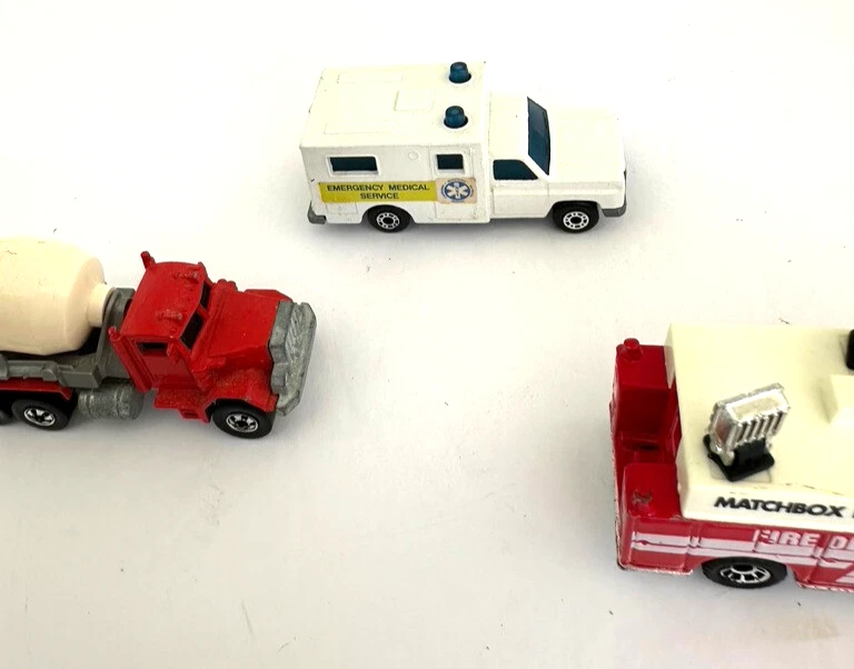 5 Vintage Matchbox & Hot Wheels Vehicles From 1970s-1990s~~Construction Fire etc - Image 4 of 4