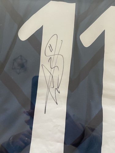 signed football shirt framed - Picture 2 of 2
