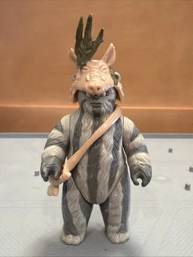 Vintage 1983 Kenner Star Wars ROTJ Figure Lot Teebo Ewok Helmet Horn Accessories