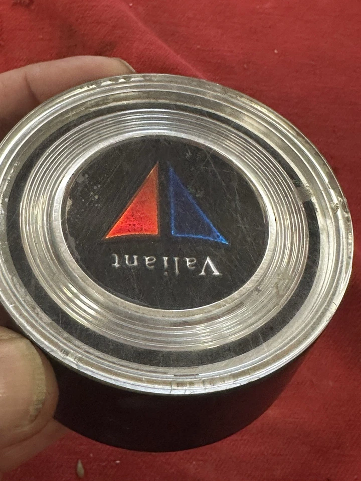 1963-1965 PLYMOUTH VALIANT BOCINA BOTÓN CON VOLANTE MONTAJE BOCINA ANILLO CENTRO Foto 3 de 4