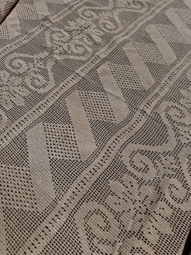 Vintage 1930's Crochet Bedspread 88x96 Ecru Farmhouse Coverlet Handmade Cottage - Picture 5 of 8