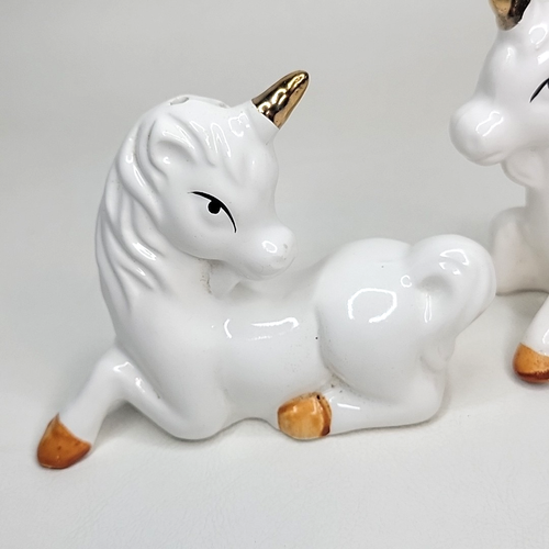 Salero y pimentero caballo mágico vintage de cerámica unicornio dorado y blanco de los años 50 - Imagen 5 de 10