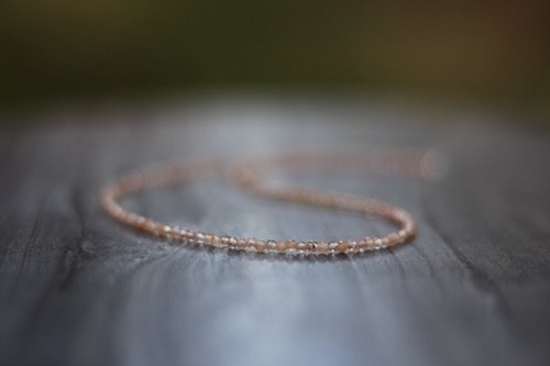 Collana girocollo donna minimalista perle pietre di luna sfaccettate rotonde 18" - Foto 7 di 8
