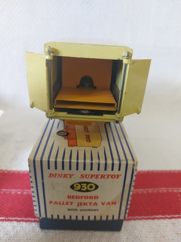 1960-1964 rare Dinky Toys 930 Bedford Pallet Jekta Van Supertoy hubs VNMIB - Picture 16 of 24