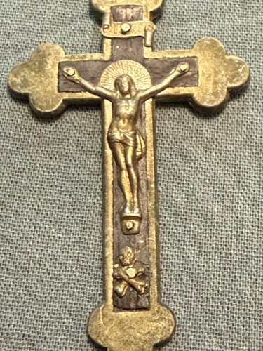 "Crucifijo esmaltado de colección 2 3/4"" con calavera y huesos cruzados - pátina" - Imagen 2 de 3