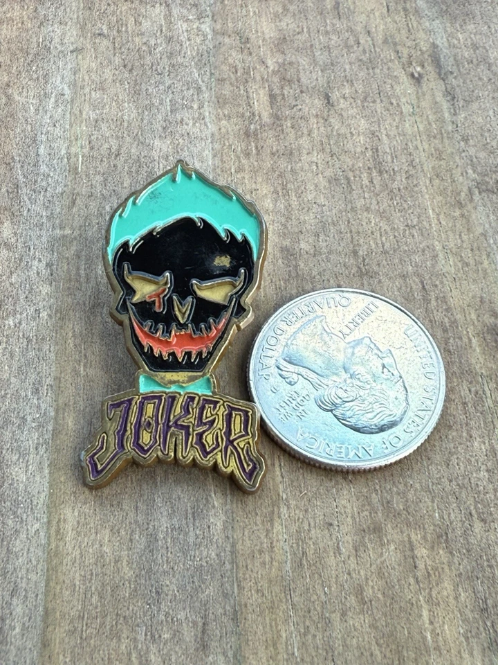 QMx Escuadrón Suicida - Prendedor Solapa Joker DC Comics Exclusivo Comic-Con San Diego 2016 Foto 4 de 4