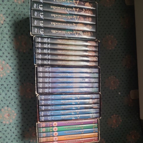 Andromeda - The Complete Series/Seasons 1, 2, 3, 4 and 5 (UK DVD Box Sets) NEU - Bild 2 von 7