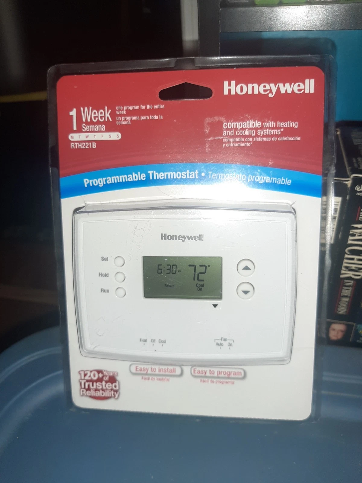 Honeywell Home RTH221B1039 1-Week Programmable Thermostat RTH221B New Sealed!