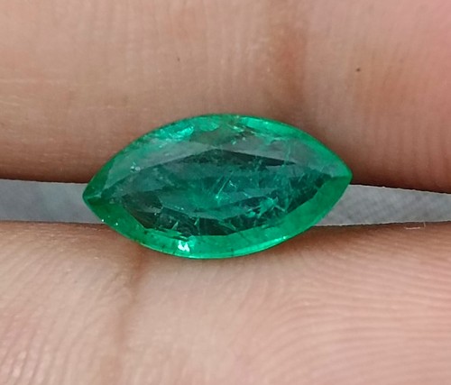 Pietra preziosa oliata minore smeraldo verde foglia media 1,52 ct certificata GSI - Foto 1 di 7