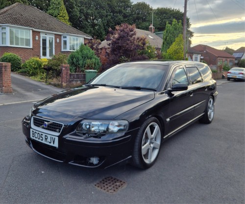 2005 Volvo V70 R - Picture 2 of 13