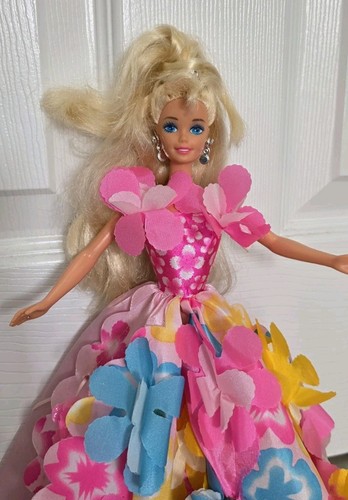 VINTAGE BARBIE BLOSSOM BEAUTY DOLL BY MATTEL 1996 - BLONDE - BLUE EYES PRINCESS - Picture 2 of 15