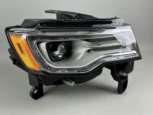 PERFECT! 2017-2021 JEEP GRAND CHEROKEE RIGHT SIDE XENON NON-AFS HEADLIGHT OEM - Picture 2 of 14